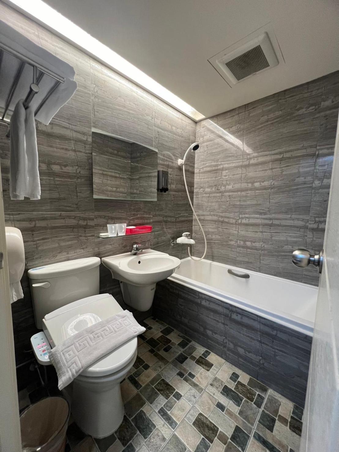 Ya Dou Hotel Taipei Exterior photo